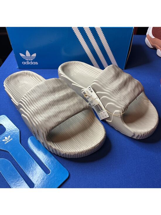 Adidas Adilette 22 Slides \'Light Brown\' / HQ4670 / Men\'s Size 13 main image 4